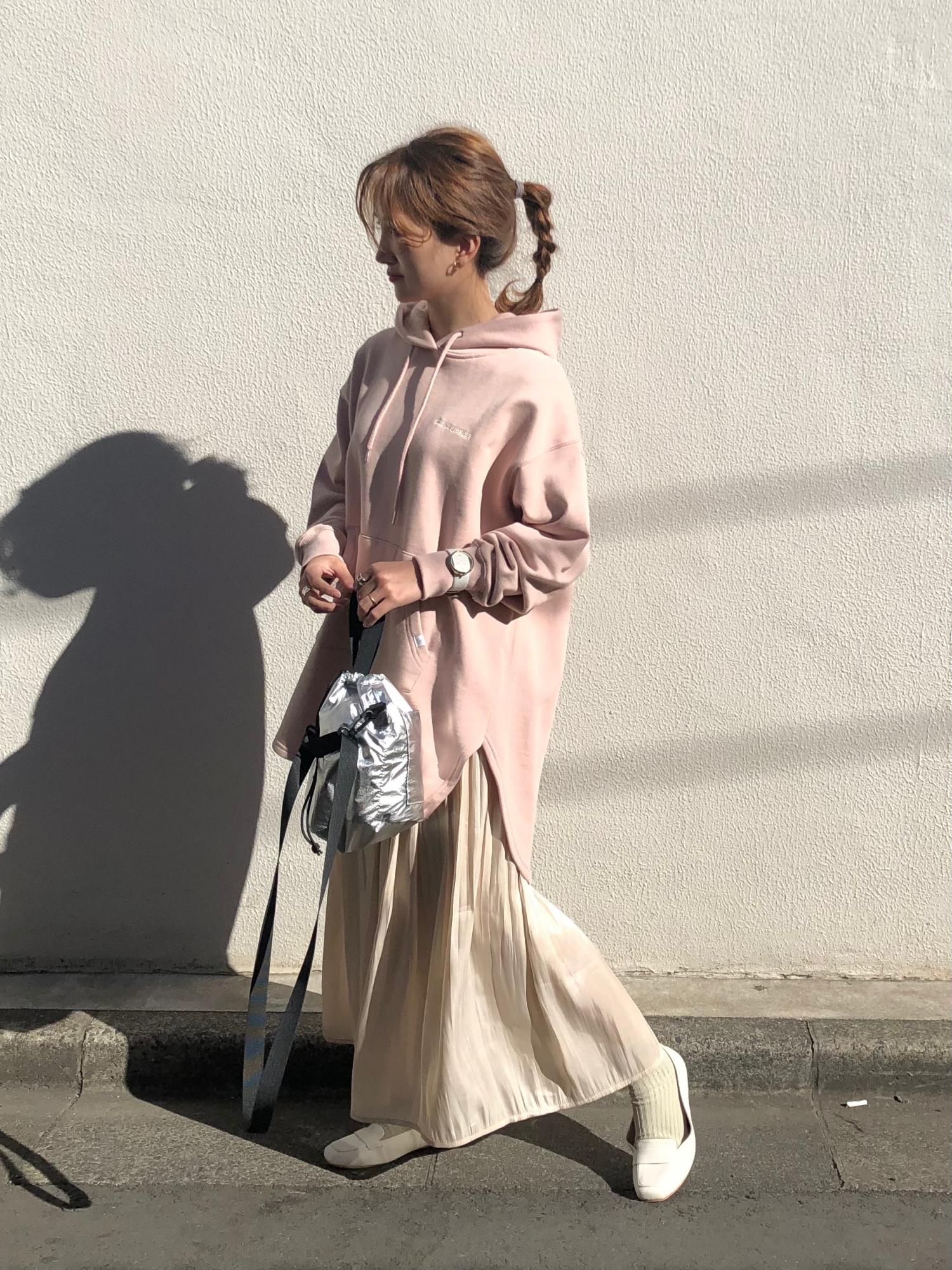 ロゴが可愛いパーカーコーデ Staff Styling Vis