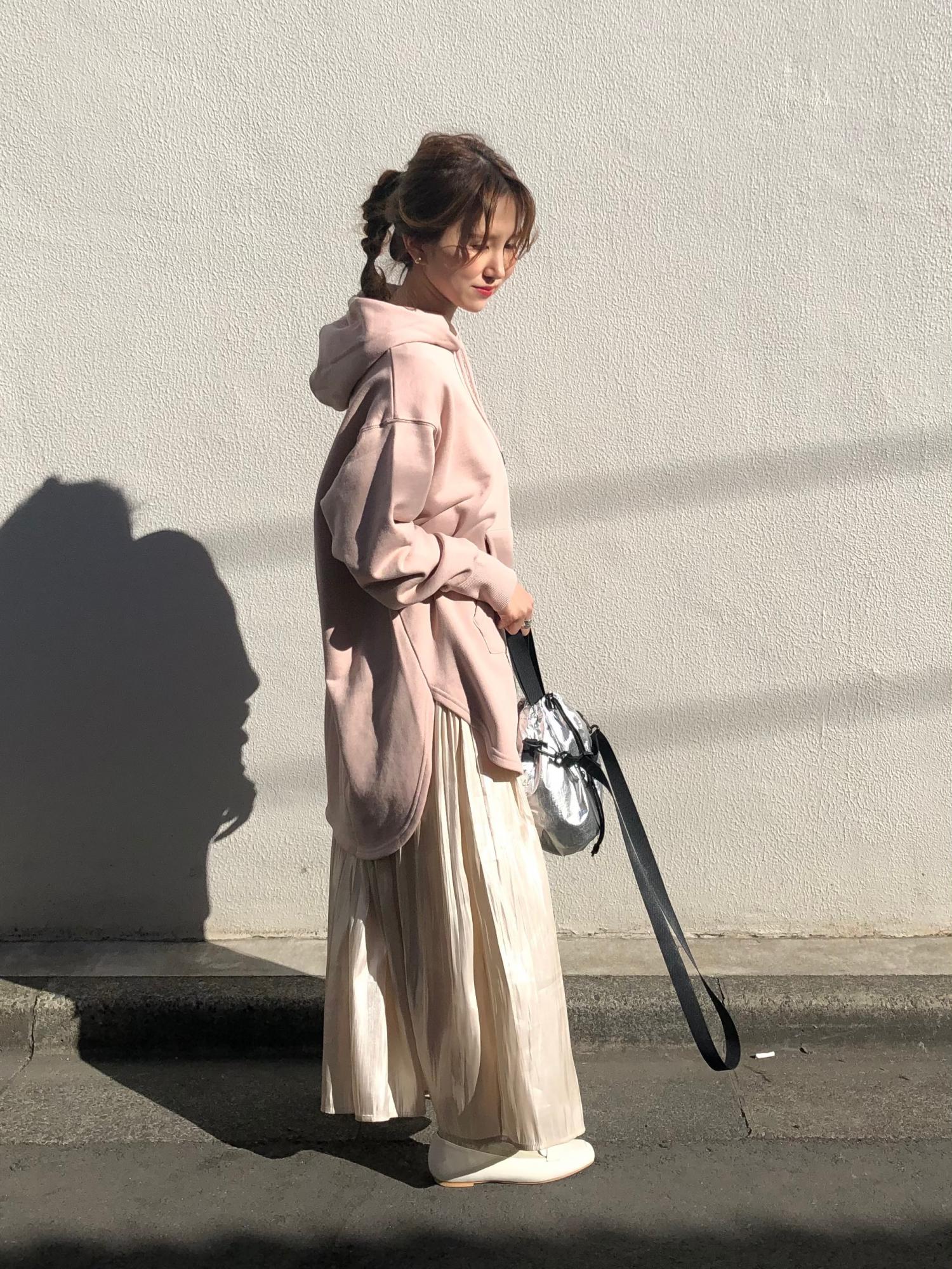 ロゴが可愛いパーカーコーデ Staff Styling Vis