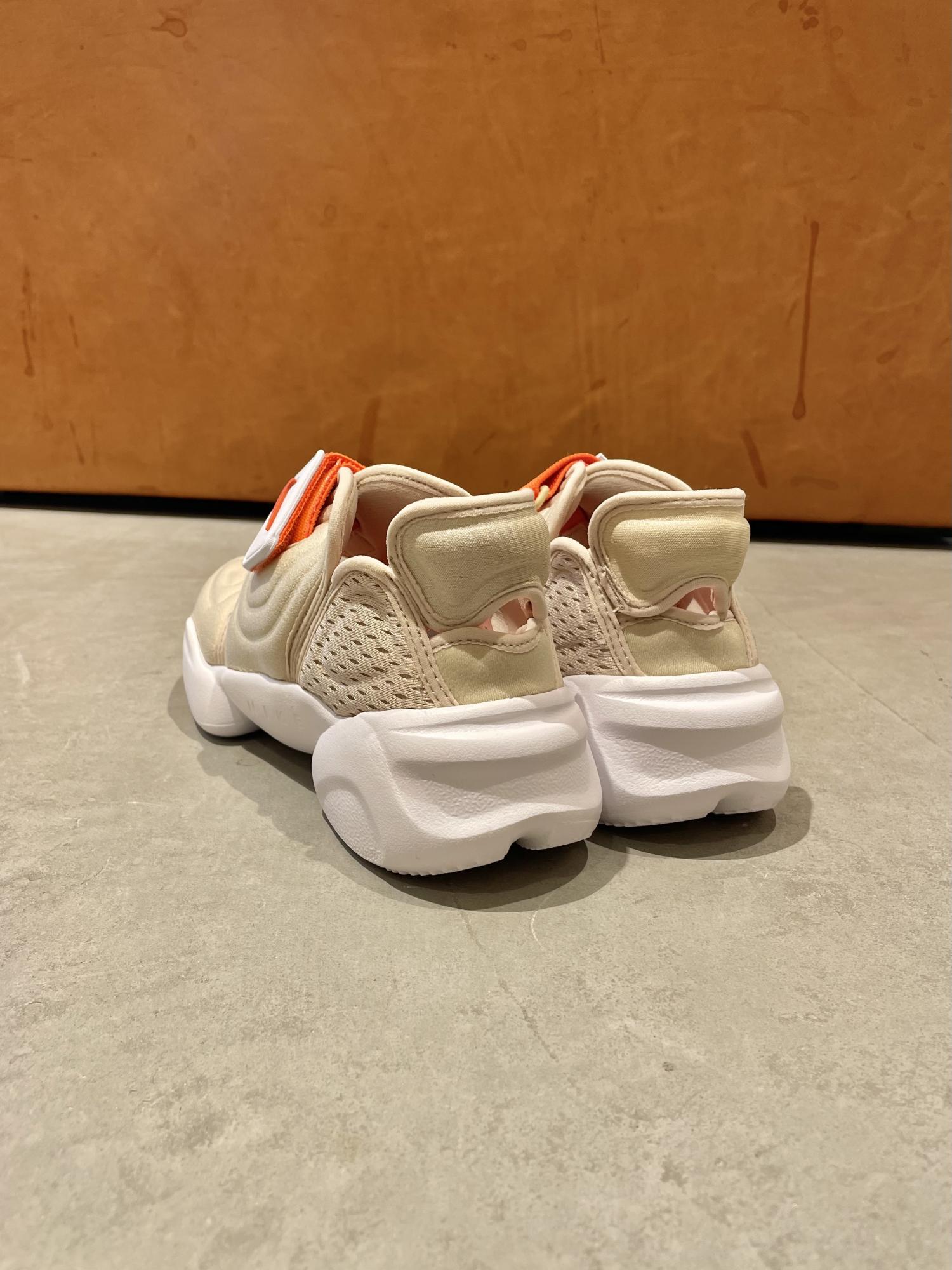 NIKE ナイキ アクアリフト 虐げ ホワイト/オレンジ 25 