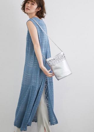 ロイスクレヨン　ガーデンテラス柄ワンピース 洗える】ライトサテン ワンピース （ドレス）｜自由区