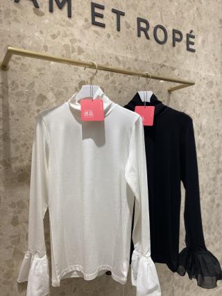 Adam et Rope&#39; - 新品同様！アダムエロペ 袖口シフォンフリルタートルプルオーバー ADAM ET ROPE'（アダムエロペ）の「袖口シフォンフリルタートル