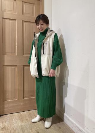 アダムエロペファー素材 ノースリーブベスト クリーム色新品 アダムエロペファー素材 ノースリーブベスト クリーム色新品