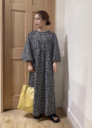 美品 ロベルトカヴァリ ワンピース アニマル柄 バロック調 イタリア製 42 美品 ロベルトカヴァリ ワンピース アニマル柄 バロック調