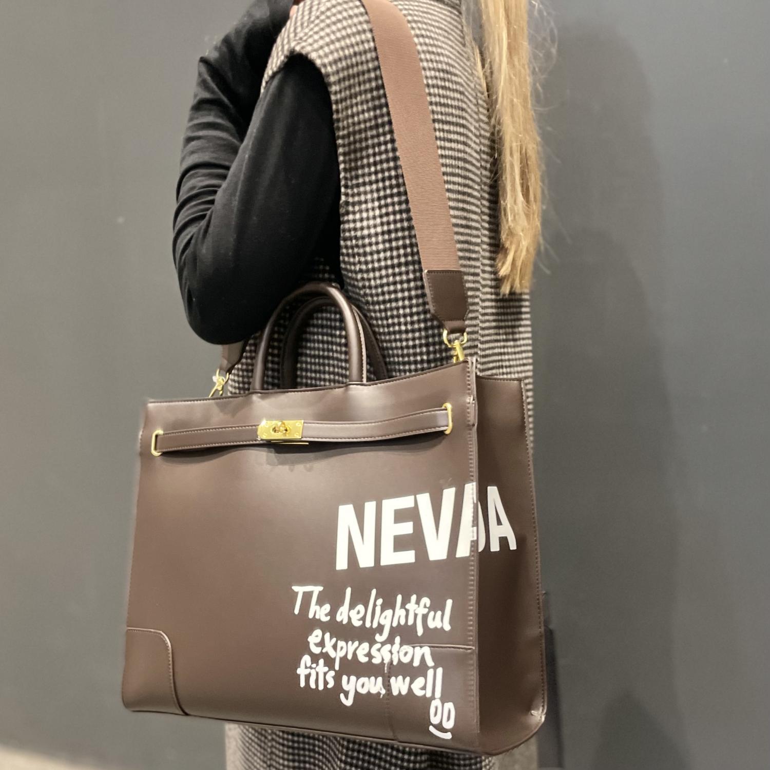 ロゴプリントトートバッグ | STAFF OUTFIT | ADAM ET ROPE  