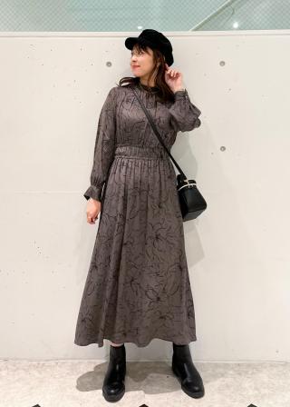 ROPÉ PICNIC / 【emur】アートフラワー柄シャーリングカラーワンピース 