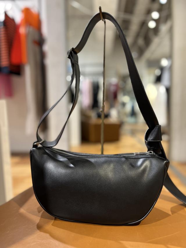 美品です✨ショルダーバッグ BLACKUP ショルダーバッグ バッグ 「MADE」 アルセン