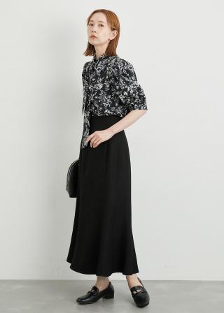 未使用タグ付き　D&G シルク100% の素敵な花柄のブラウス　40 白系 ヨーロッパのアクセサリー＆雑貨 オンラインショップ Tiiu