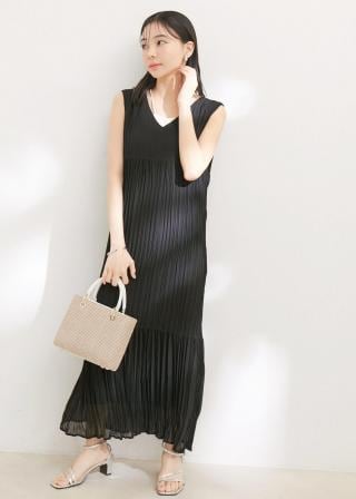 定価5.2万✨近年 ADORE クリアクロスワンピース バックリボン 2023 セール】バックリボンデザインキャミワンピース（ワンピース
