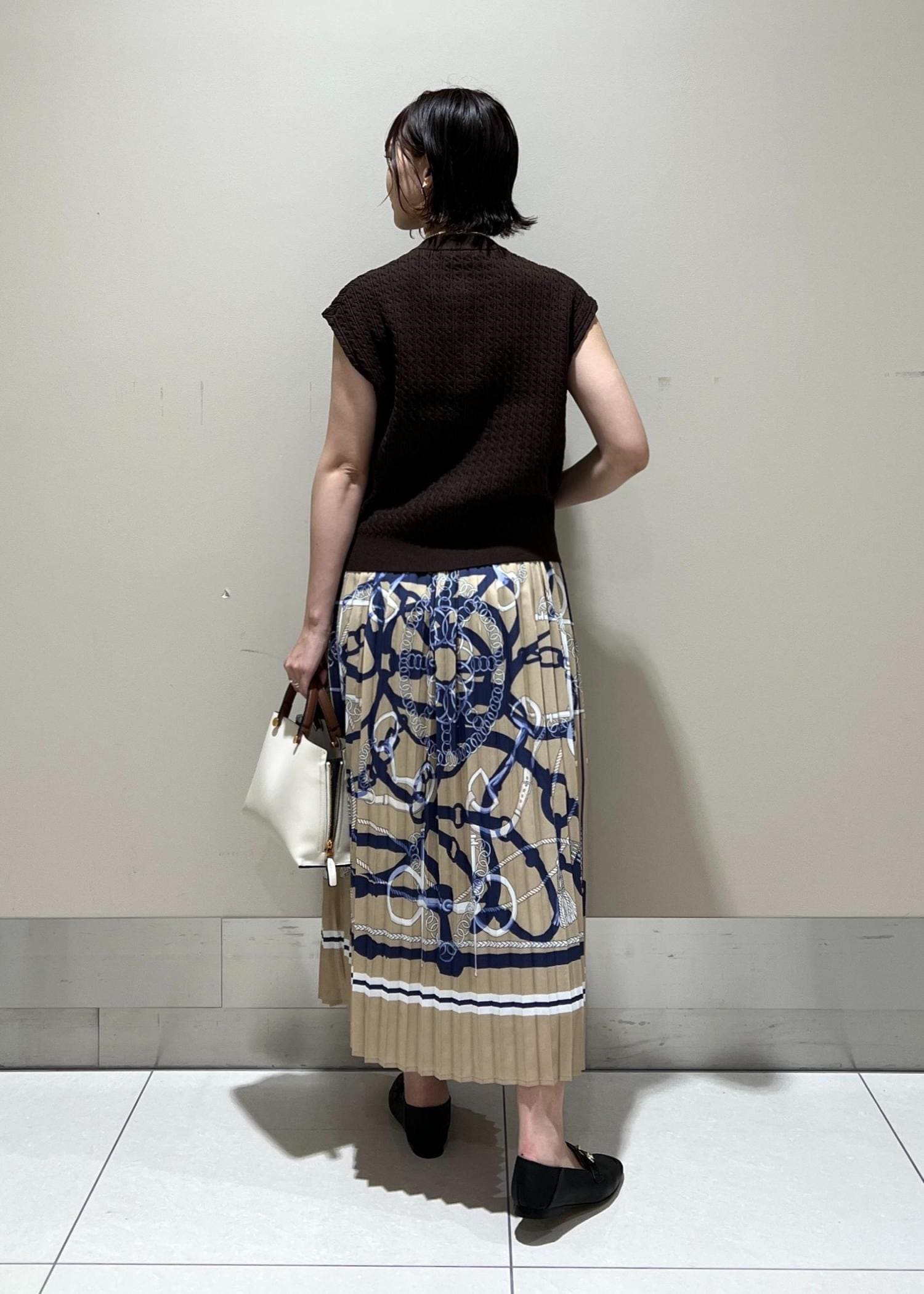 ニットベスト×スカーフ柄スカートコーデ♪ / aya / ROPÉ ｜J