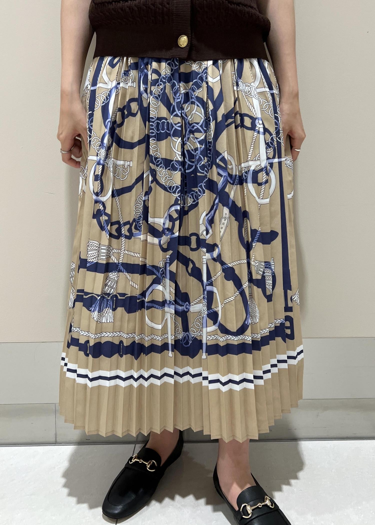 ニットベスト×スカーフ柄スカートコーデ♪ / aya / ROPÉ ｜J