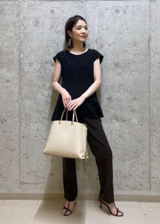 ROPÉ　トリアセバックサテンペプラムブラウス 黒　タグ付き新品未使用品 ROPÉ(ロペ) / トリアセバックサテンペプラムブラウス