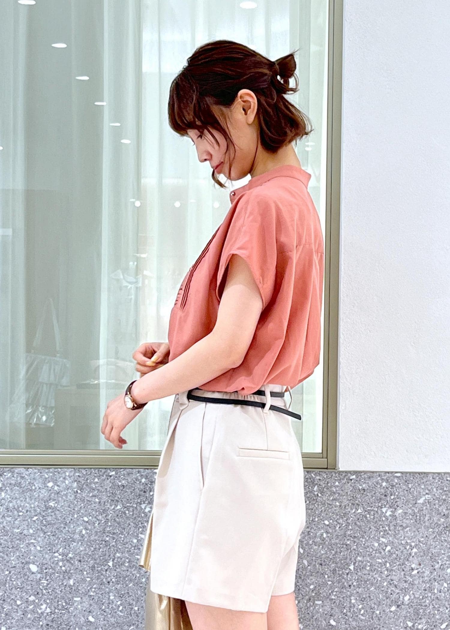 Malbon 半袖シャツ×ショートパンツ ベージュコーデ 夏ラウンドに☘️美品 シャーリングプルオンショートパンツ - ベージュ／ゼブラ
