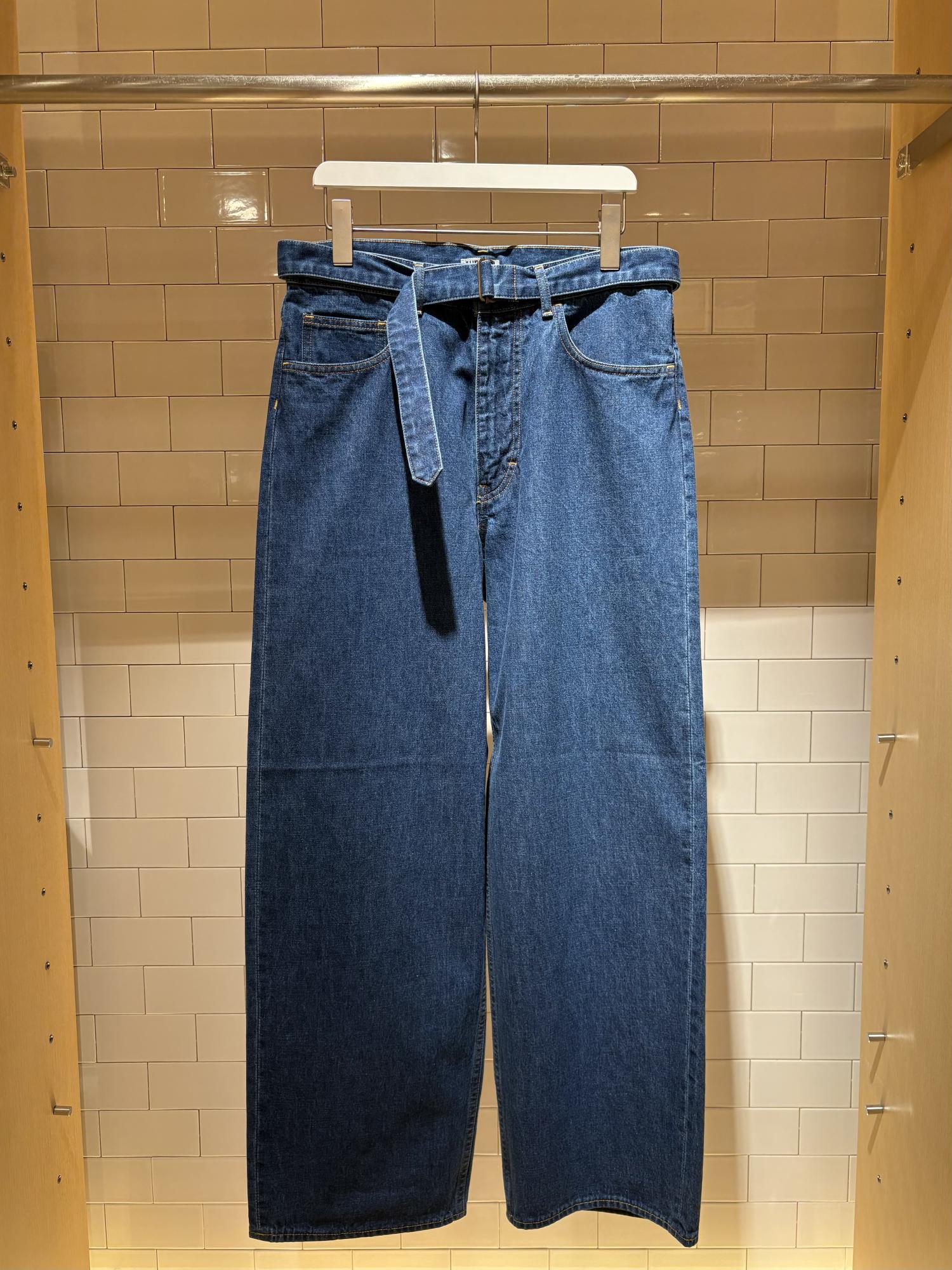 パンツ SELVEDGE LIGHT OZ DENIM BELTED PANTS AURALEE SELVEDGE LIGHT OZ DENIM BELTED PANTS |