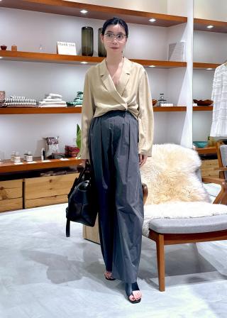 ベージュ スカラップエッジ テーラードジャケット リランチェストレッチ ベージュ テーラードジャケット