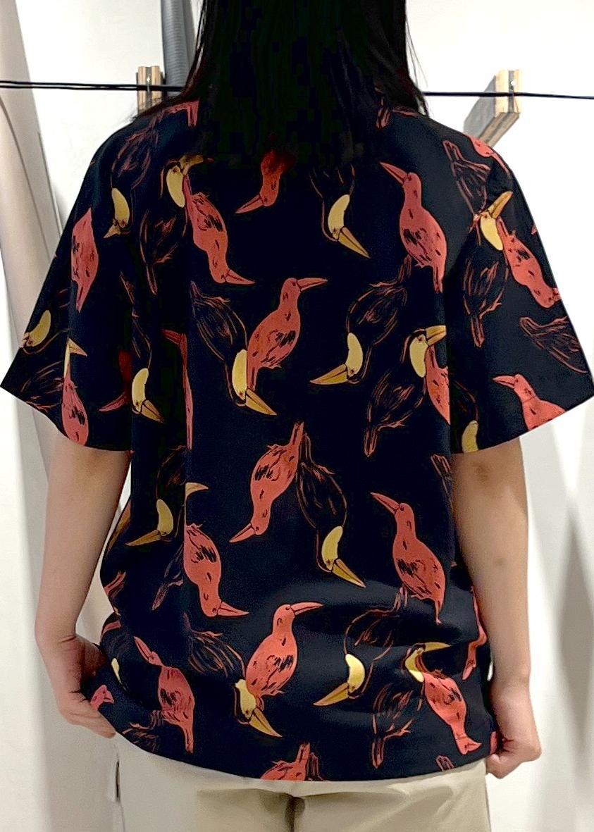 Tシャツ・カットソー COYSEIO UNBALANCE SHIRRING TOP Canty Open Collar Bird Printed SS Shirt / Hina / Saturdays