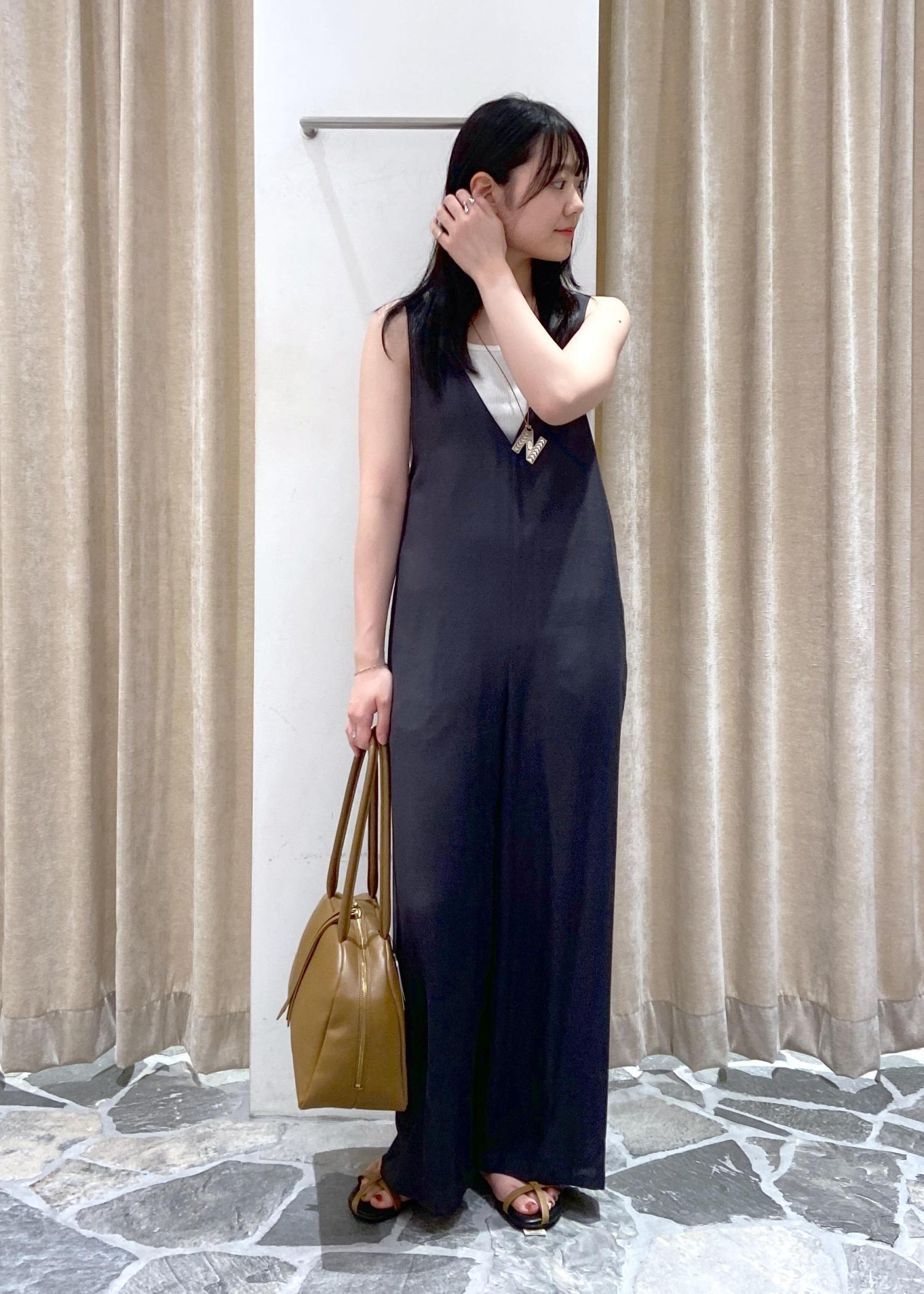 ADAM ET ROPE 花柄スリップドレス サロペット 黒 ADAM ET ROPE 花柄スリップドレス サロペット 黒 - メルカリ