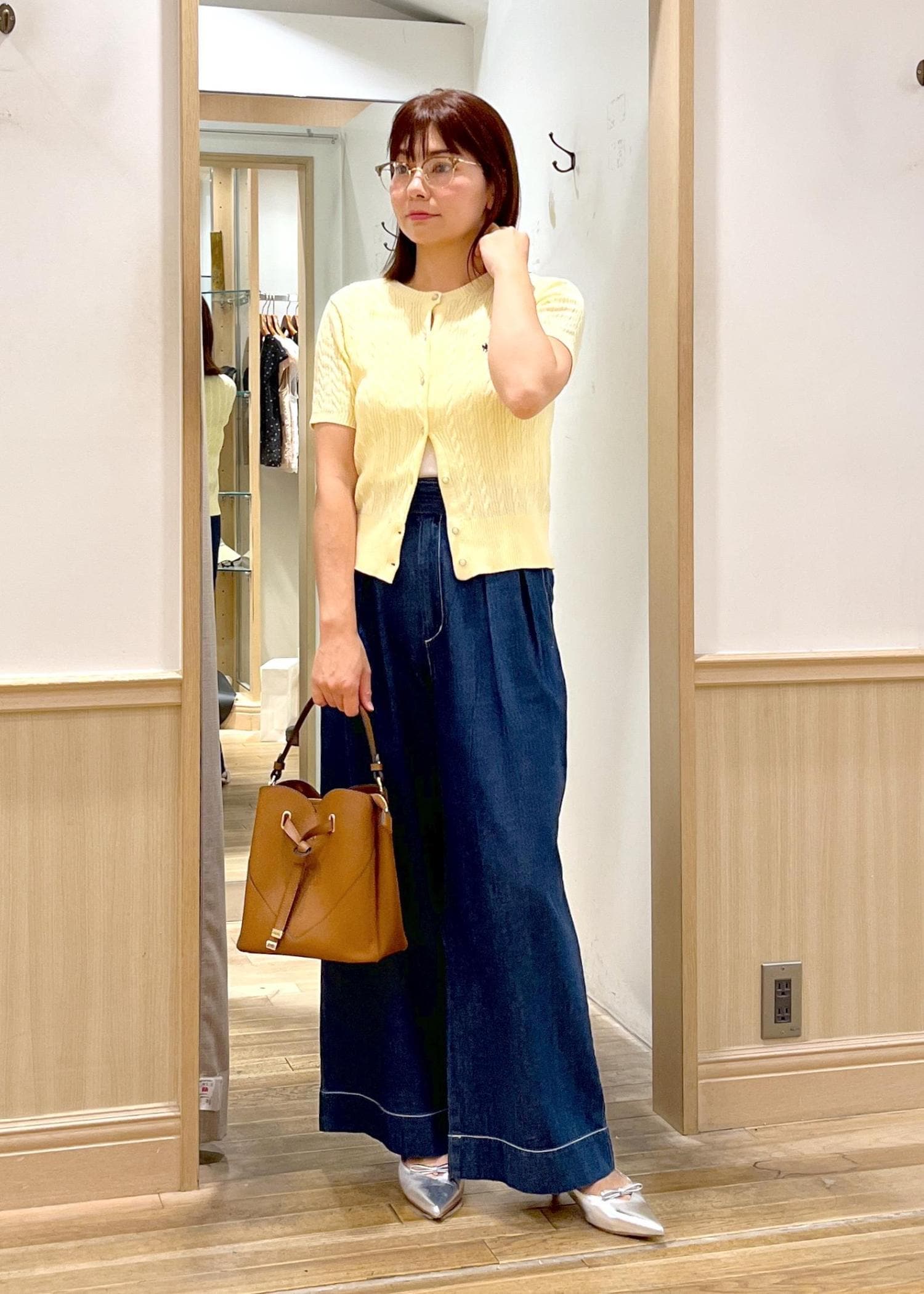 大人気ポロカーディガンとデニムワイドのカジュアルコーデ