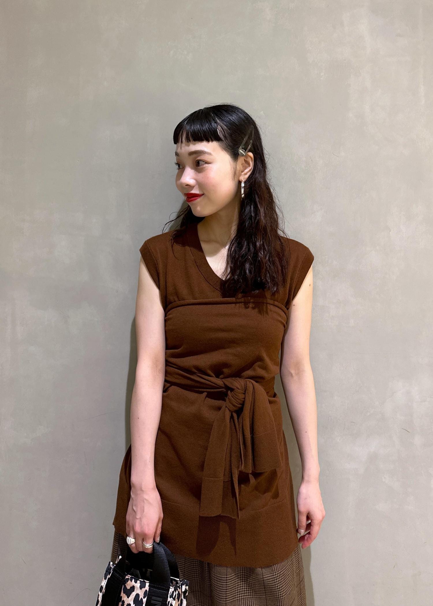 落ち着きブラウン編み込み 2WAY大きめバッグで大人上品コーデ 秋のブラウンコーデ / akari / ADAM ET ROPÉ FEMME ｜J'aDoRe