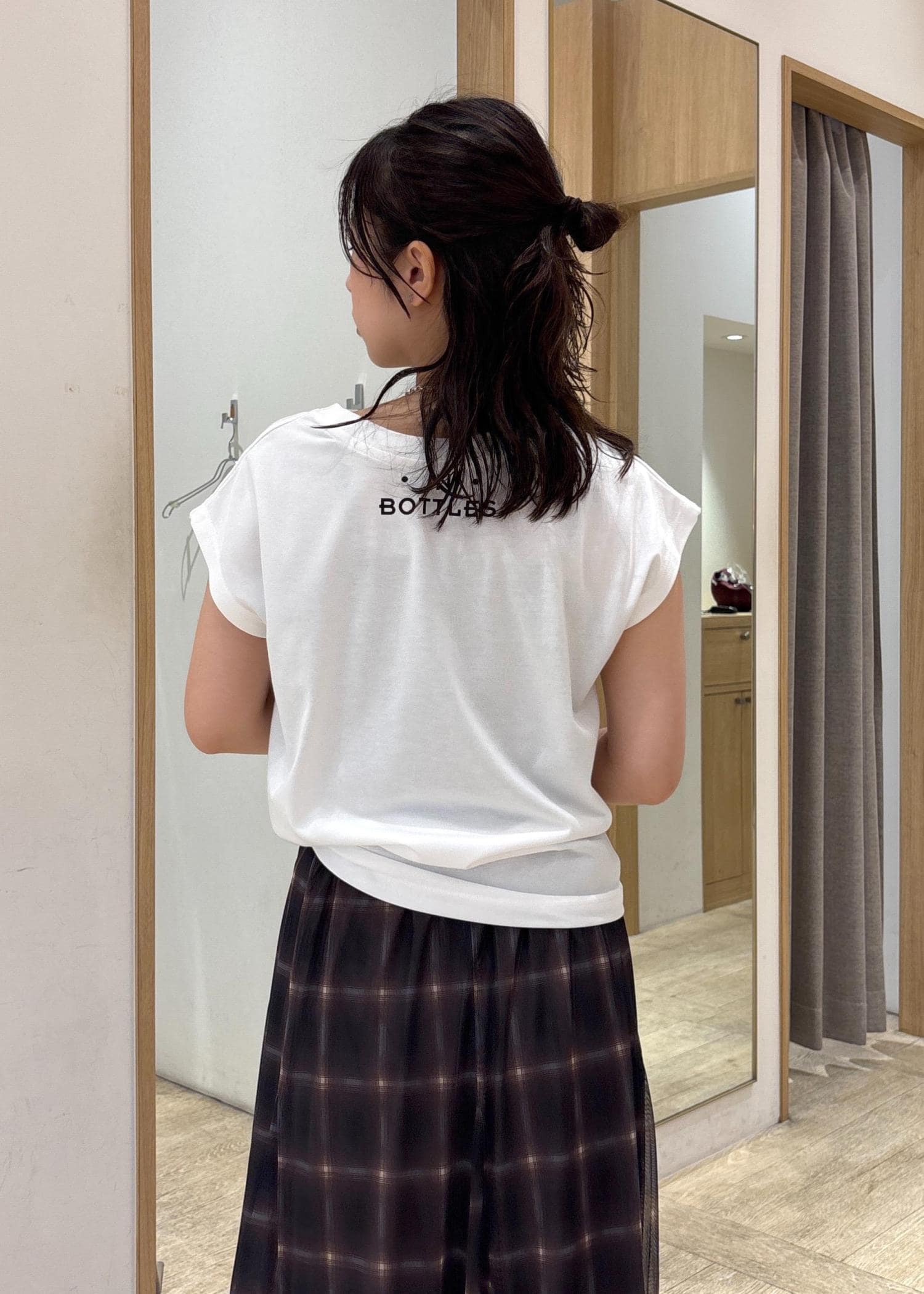スカートで甘すぎない大人カジュアルコーデ / suzu / VIS ｜J