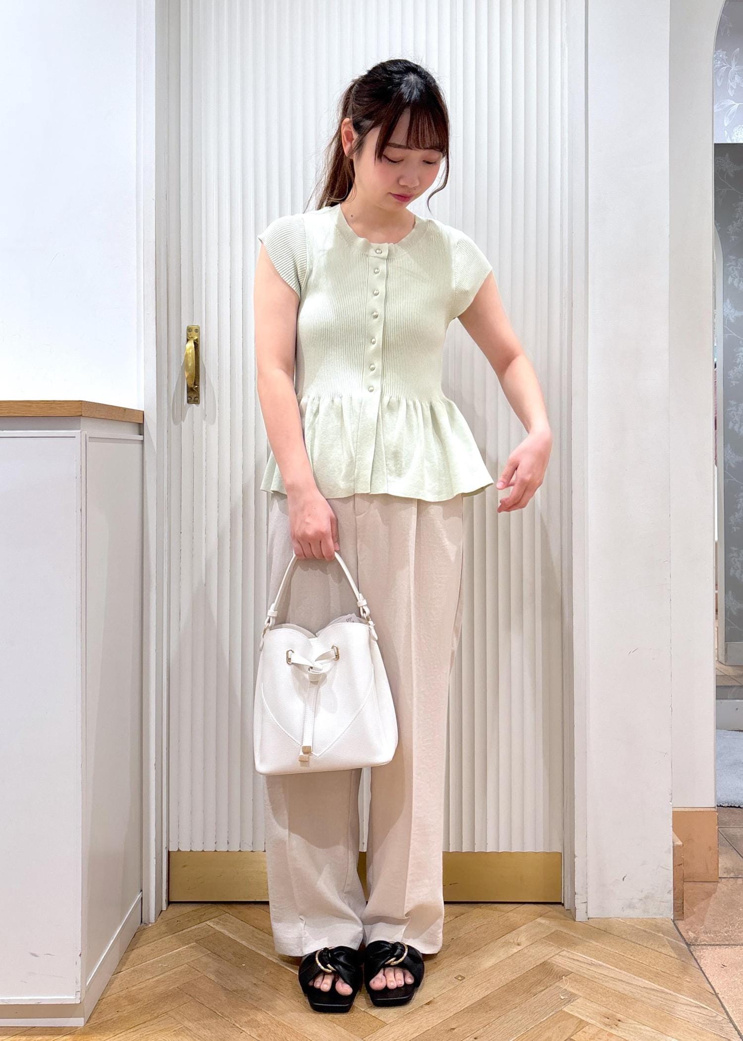 美品☆ショルダースリットペプラムニット c6988_i6.jpg