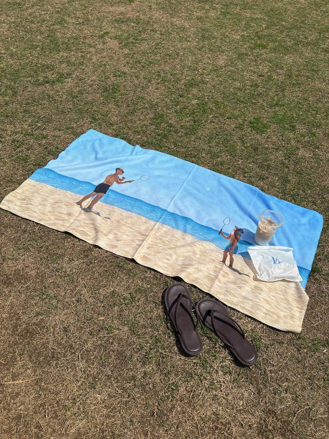 シート代わりにも！薄くて軽いビーチタオル