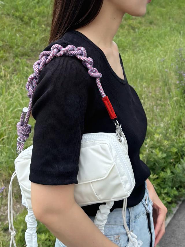 組み合わせは自由自在 気分で選ぶサコッシュ×ストラップ
